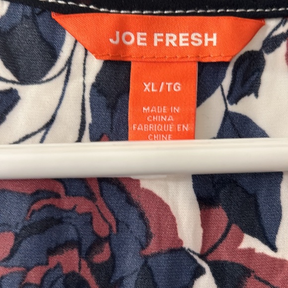 Elegant Navy & Maroon Rose Tunic. Class Up any Ensemble 🌹 - Picture 2 of 3